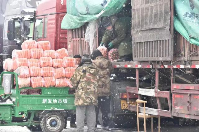 疫情期间北京新发地︰(北京新发地启动应急机制稳住菜篮子)-第2张图片