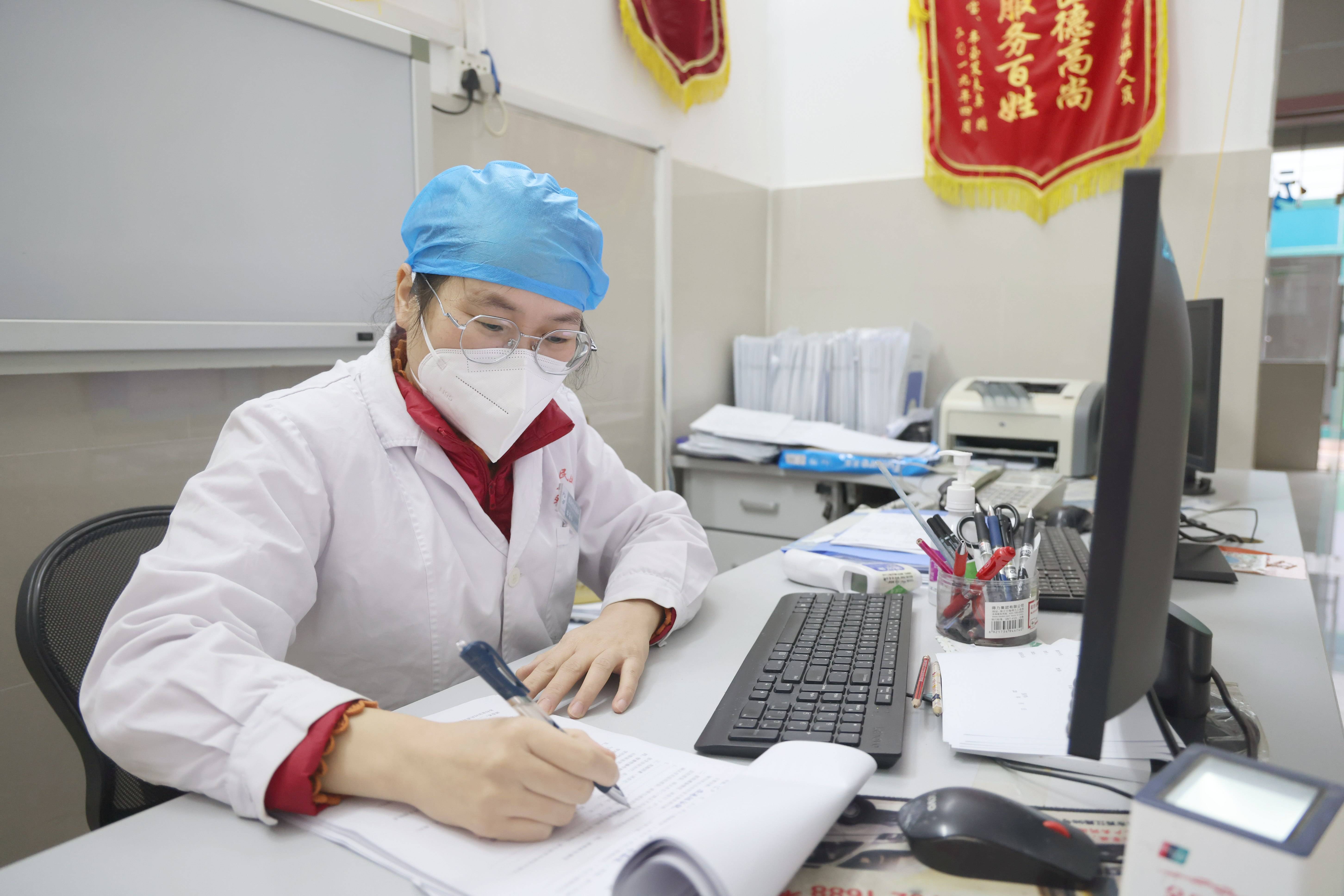 西安1名门诊部工作人员确诊.西安1名门诊部工作人员确诊病例-第2张图片