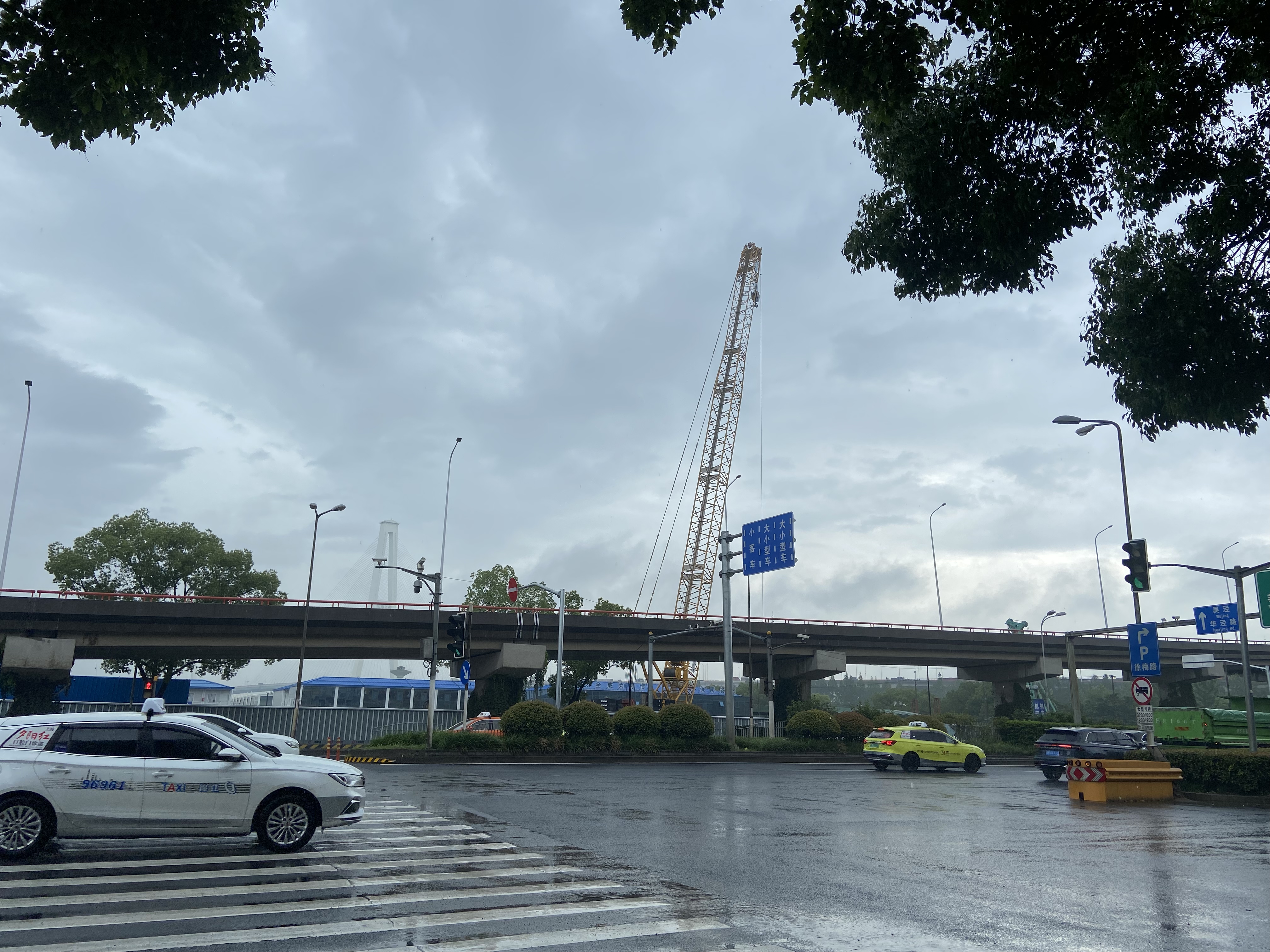 【上海多地调整为中风险地区/上海多地连续五天遇暴雨】-第2张图片