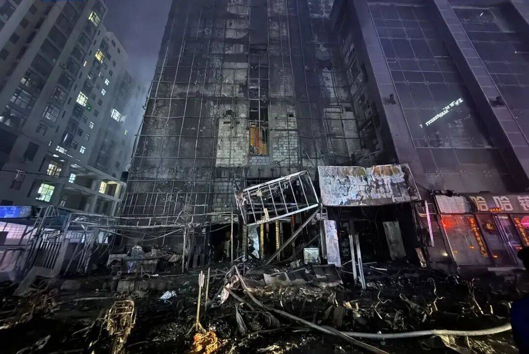“上海将恢复小区出入	” 上海一小区突发火灾？-第2张图片