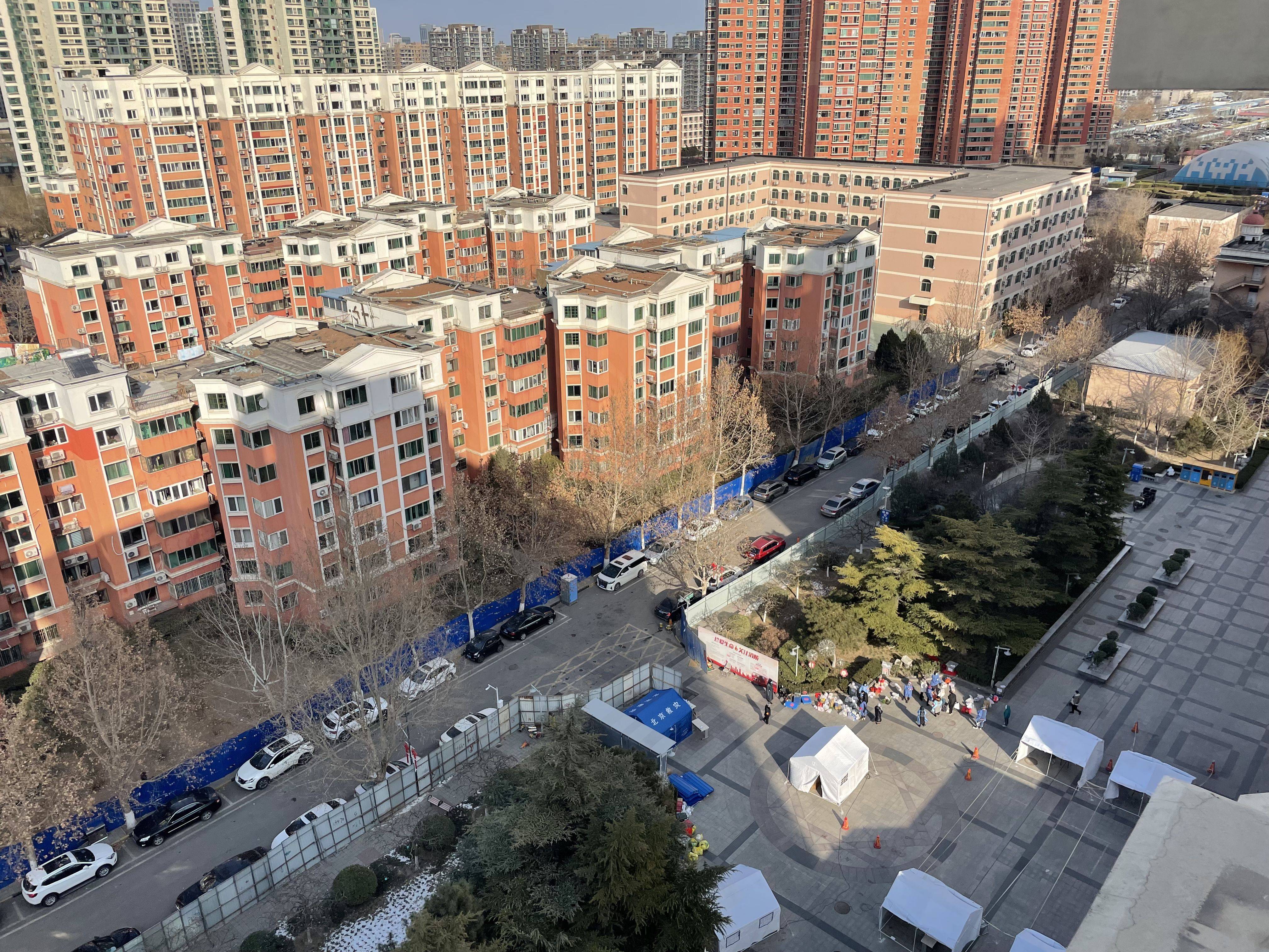 北京小区继续实行封闭管理,北京继续发布暴雨红色预警-第1张图片