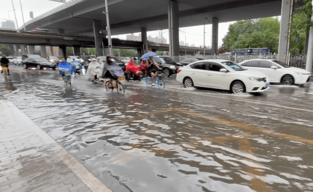 【北京三地降为低风险地区/北京多地出现分散雷阵雨】-第2张图片