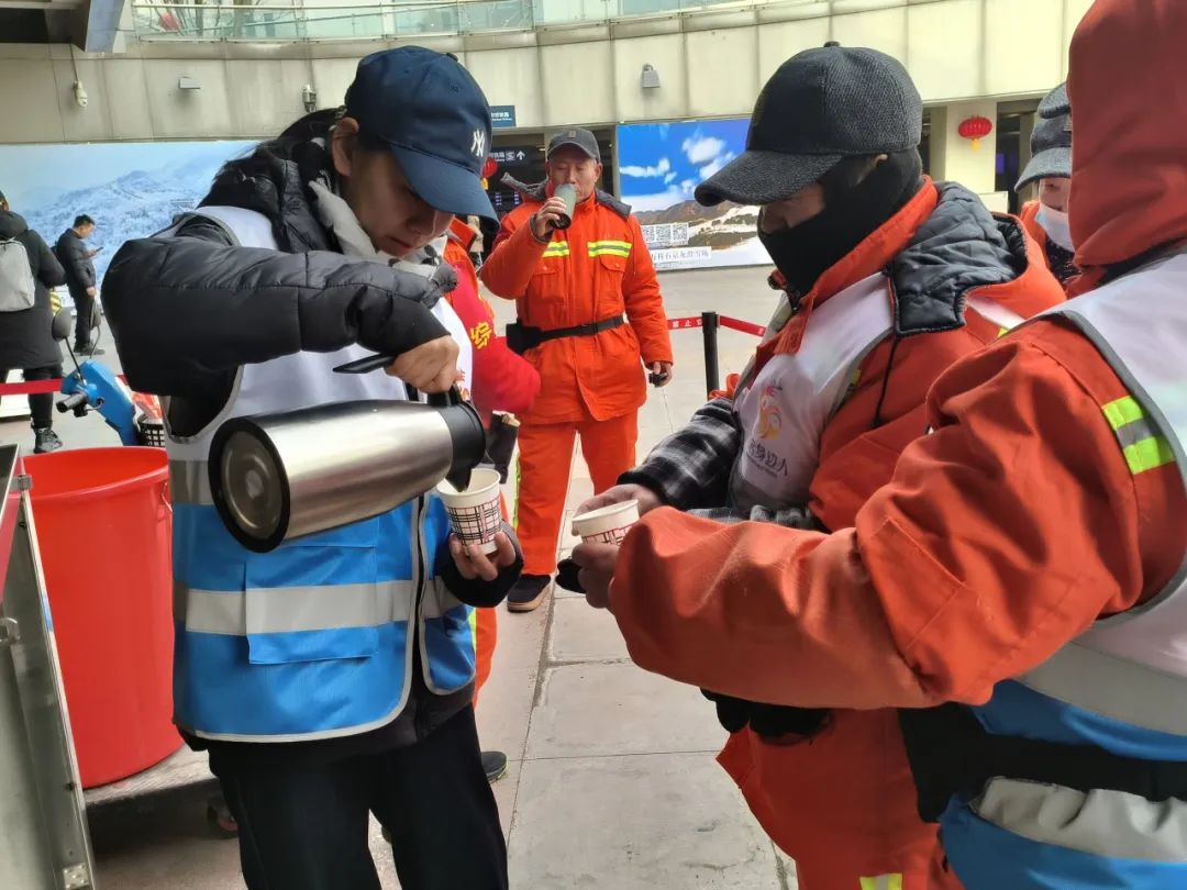 “北京要求进返京人员抵京后7两小时内核酸检测” 抵京后7两小时内离京？-第1张图片